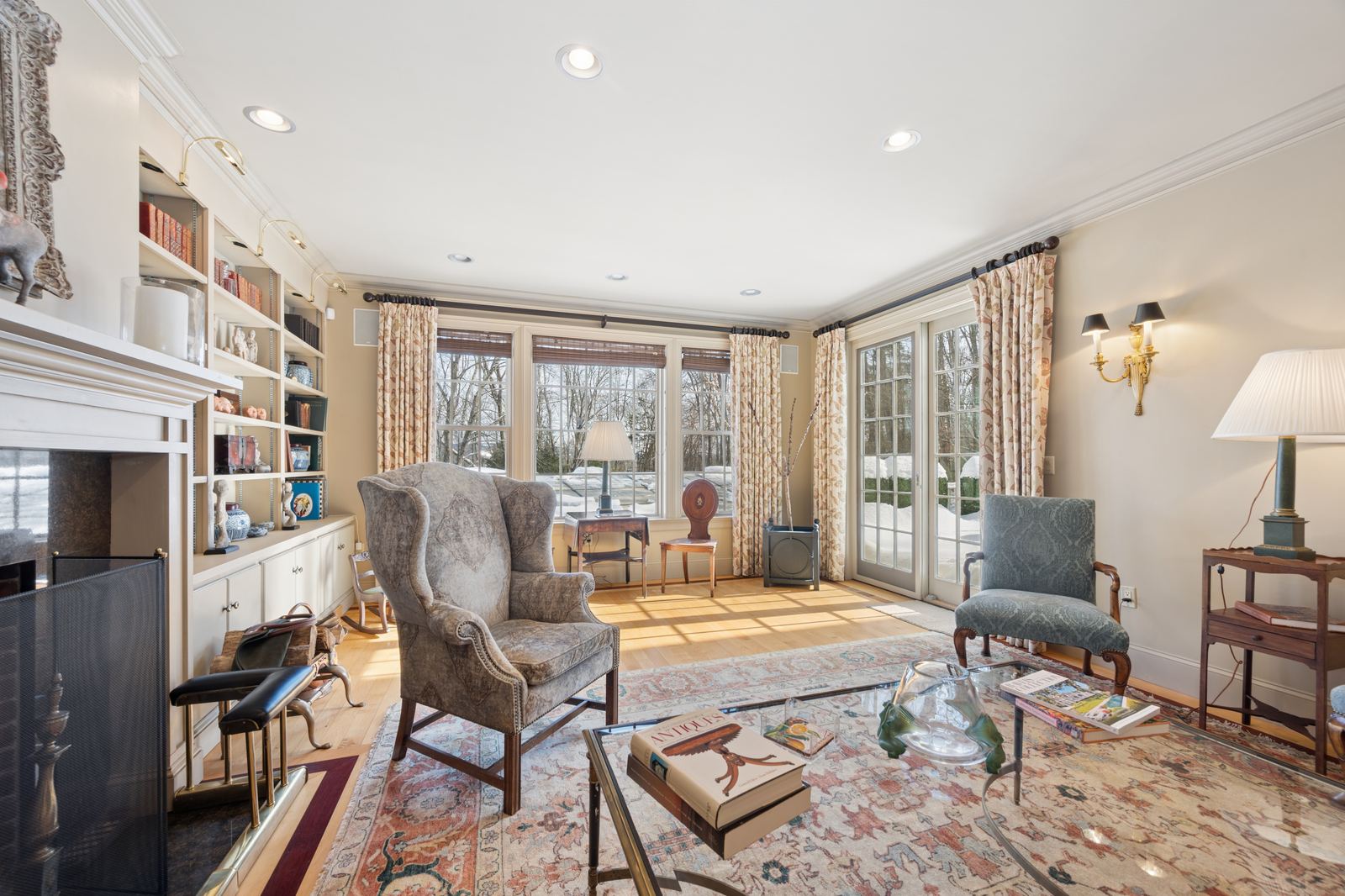 Sitting room with built-in shelves
