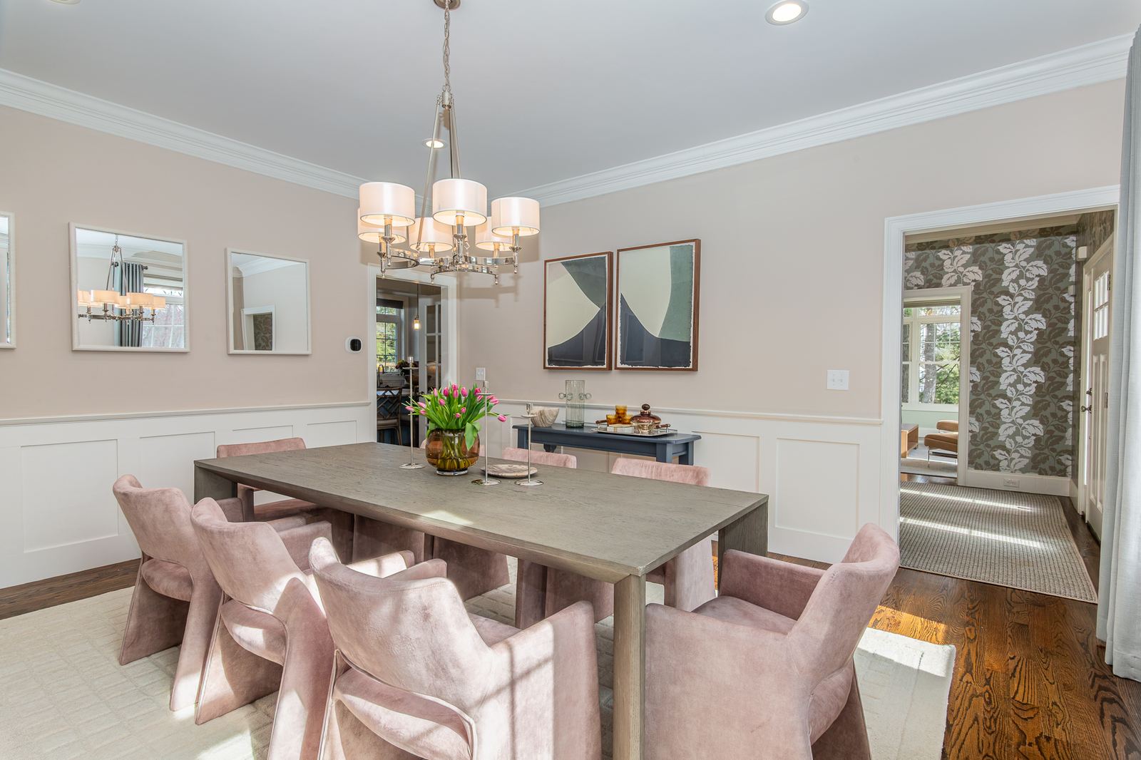 Dining room with velvet chairs